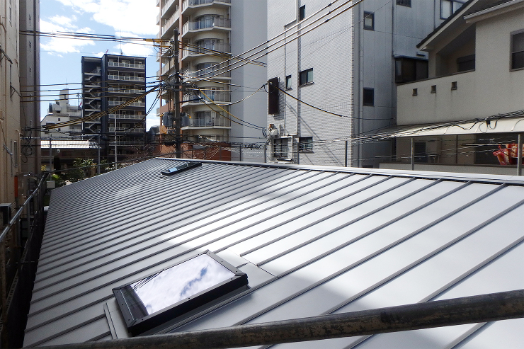 034 工具箱の家｜職住一体の細長い平屋...
