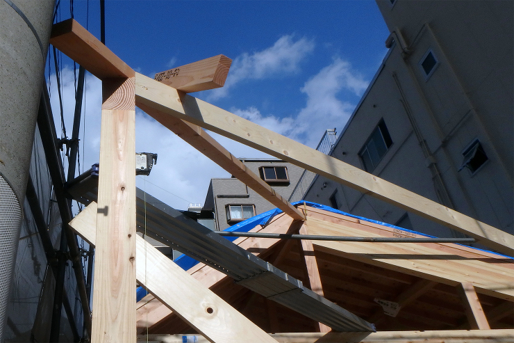 034 工具箱の家｜職住一体の細長い平屋...