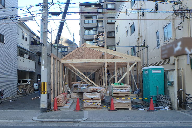 034 工具箱の家｜職住一体の細長い平屋...