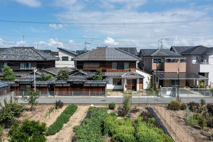 周りの田畑は消えつつあるが、敷地の南向かいは生産緑地のため建物が建ちにくく、長閑な住環境が保たれている。