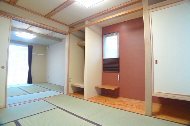 二間をつなぐ現し梁