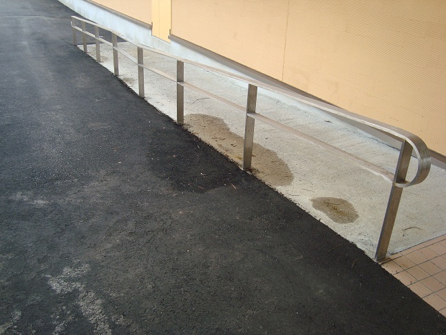 屋外スロープ手摺