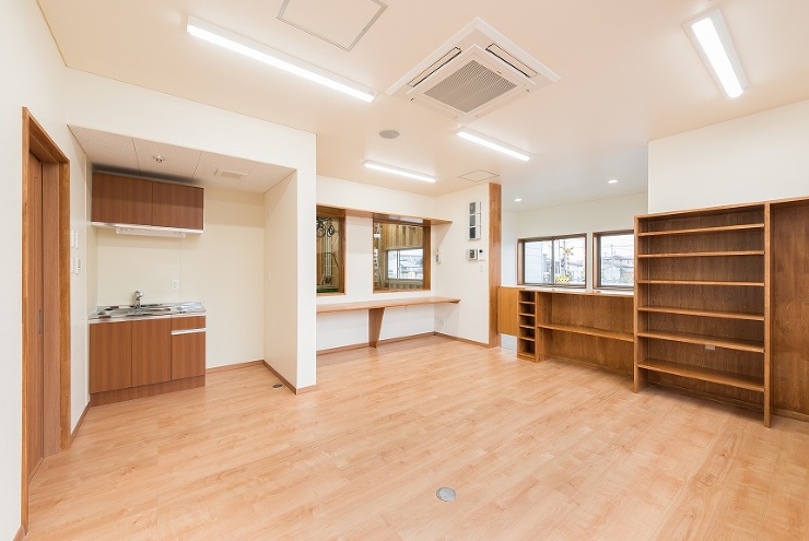 事務室内観