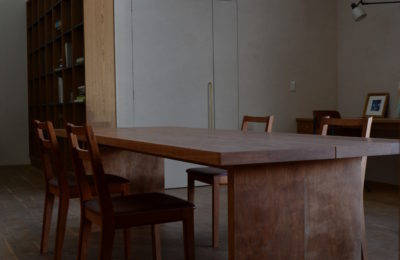 スリットダイニングテーブル