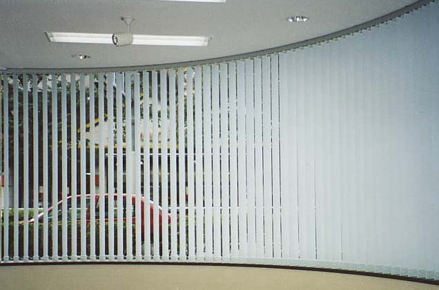 カーブ仕様縦型ブラインド?タチカワブラインド