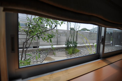 坪庭窓から