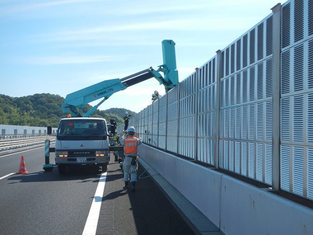 交通安全施設工事　 山陽自動車道　遮音壁取替工事