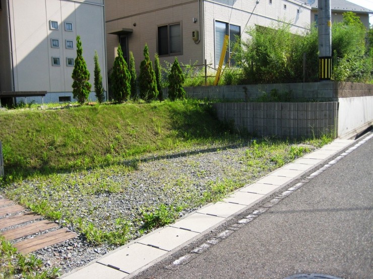 親しみやすいオープンなエクステリアガーデ...