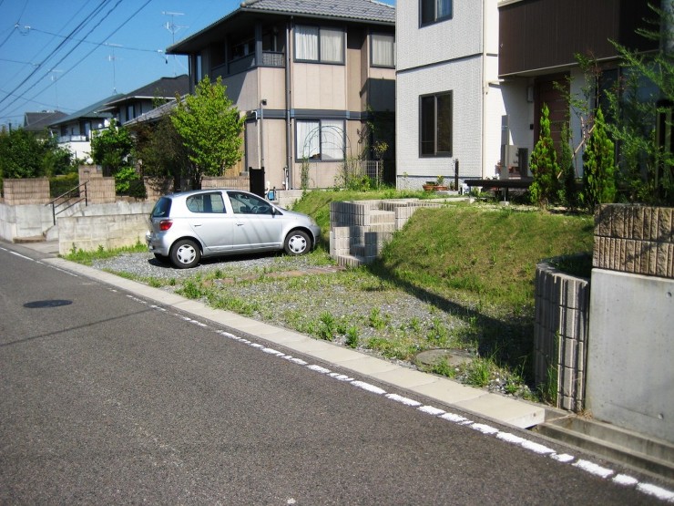 親しみやすいオープンなエクステリアガーデ...