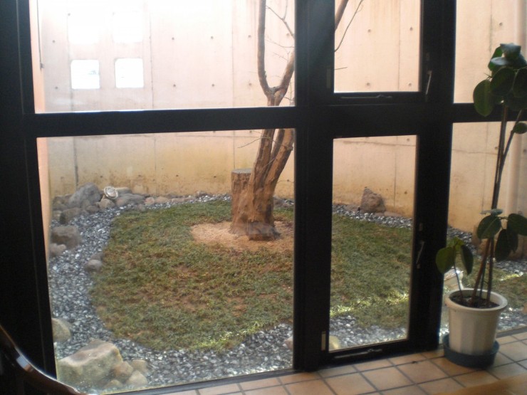 小空間を石と砂利で・・・　郡山市Ｓ店様