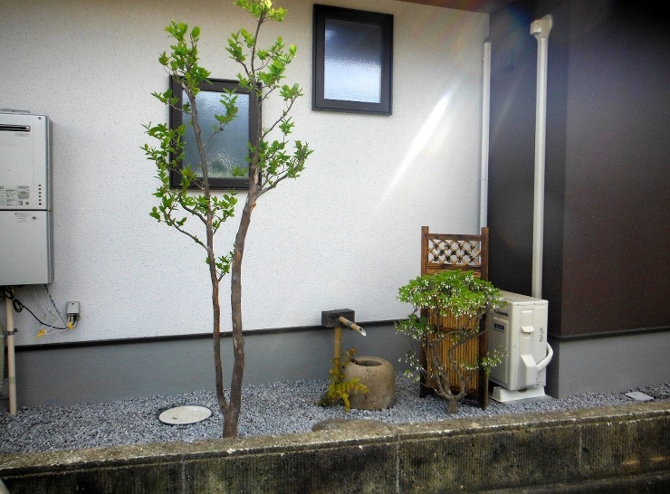 目隠し　小庭　和風