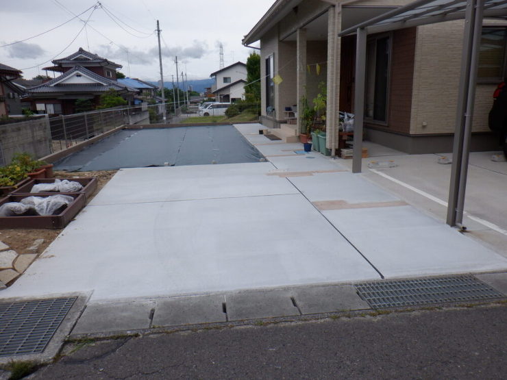 ポイントのあるアプローチと駐車場拡張工事