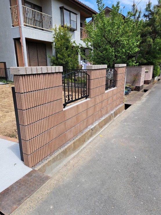かわいいアプローチのクローズ施工例 つく...