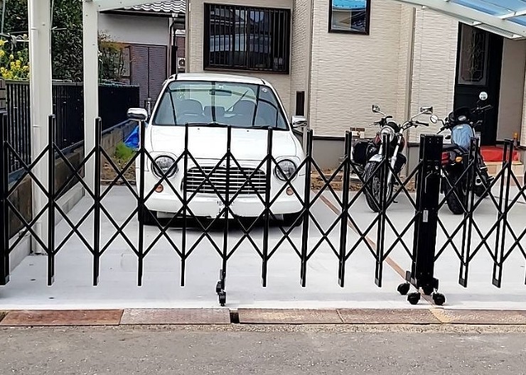 かわいいアプローチのクローズ施工例 つく...