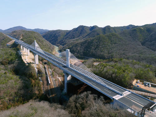 新名神高速道路　生野大橋 | 大成建設株...