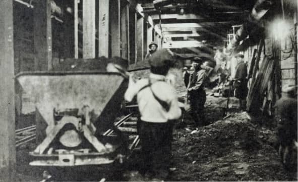 日本の近代化を支えた建設事業