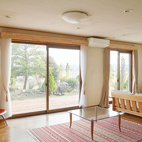 窓や外壁はそのまま、電動シャッターに。 Before