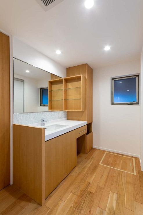 囲み庭のある家