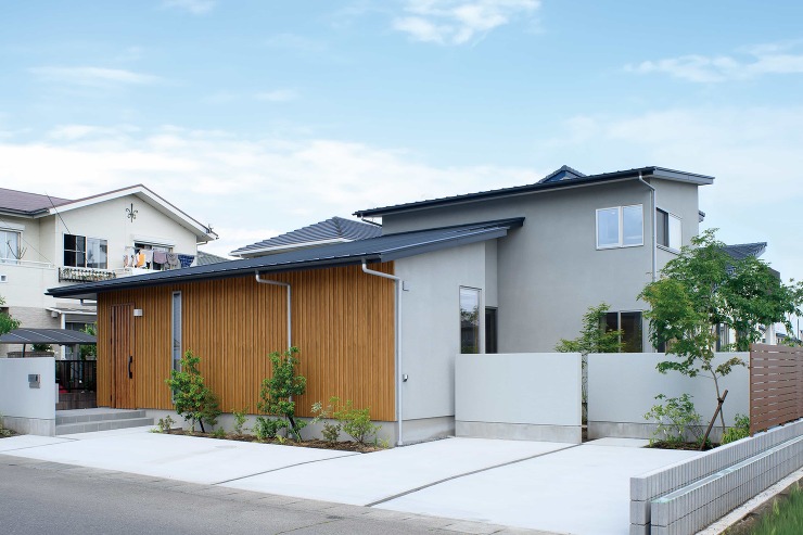 デッキを囲む家