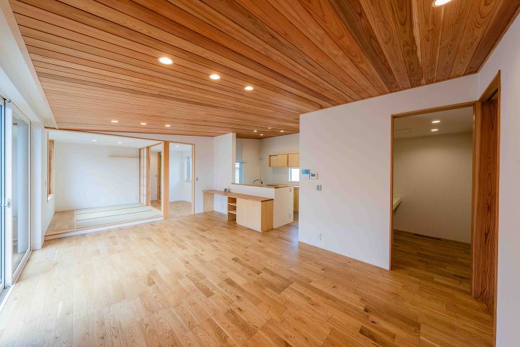 木質を感じさせる自然素材の平屋