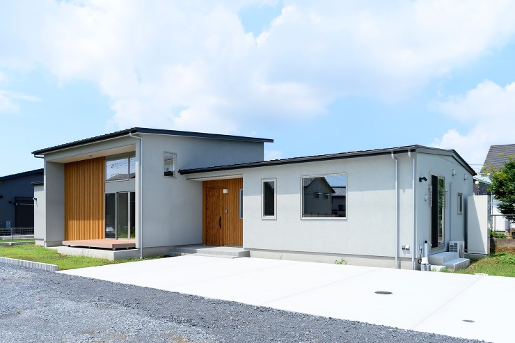 和モダンな2世帯住宅の平屋