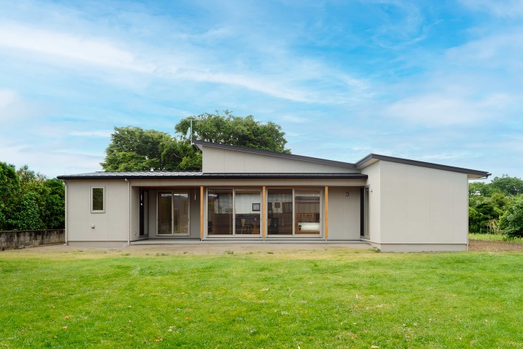 大屋根の和モダンな平屋