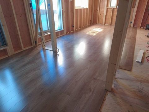 ピロティーのある角地の家　（フル装備）　...