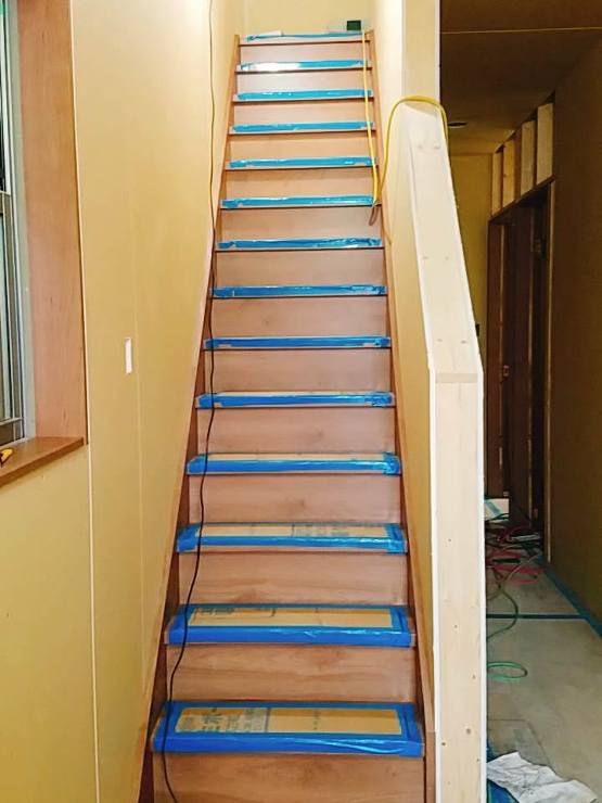 ピロティーのある角地の家　（フル装備）　...