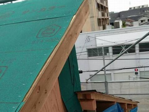 ピロティーのある角地の家　（フル装備）　...