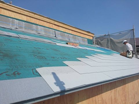 ピロティーのある角地の家　（フル装備）　...