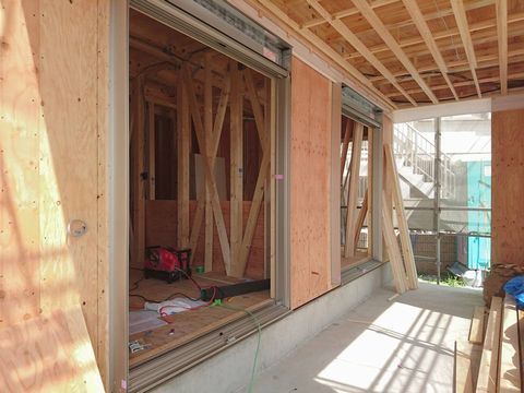 ピロティーのある角地の家　（フル装備）　...