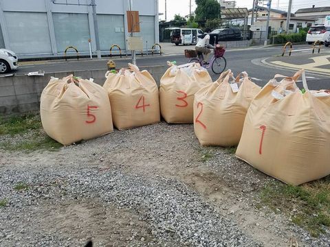 ピロティーのある角地の家　（フル装備）　...