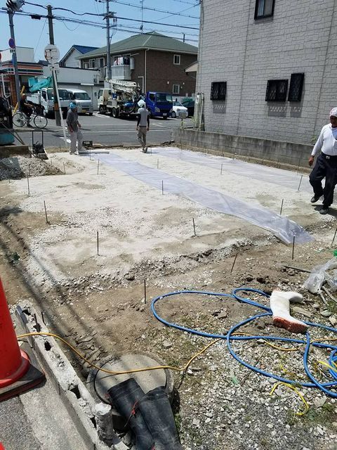 ピロティーのある角地の家　（フル装備）　...