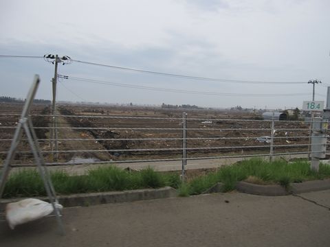 日本海側から約４ｋｍの仙台東部自動車専用道路の東側の平野部は全て津波の被害を受けました。