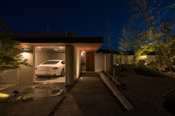 YY_WORKS Works 大きな庇の...