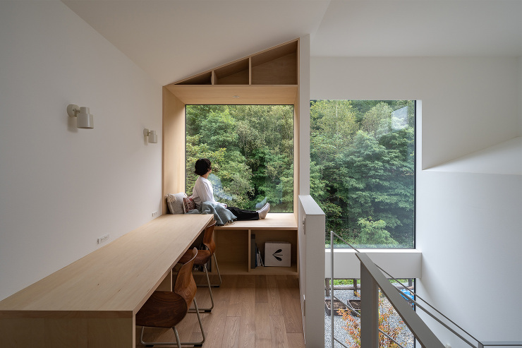 House that lives with the forest