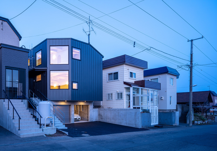 Garage house with diagonal light