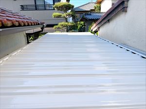 上牧町　色褪せした物置塗装工事　小さな工事でも安心施工