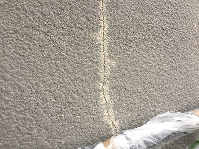 奈良市の戸建てで外壁のひび割れが多く雨漏りしないかが心配