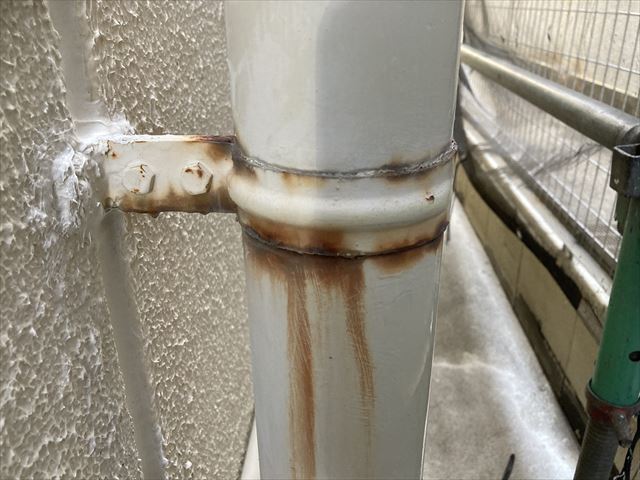 奈良市の工場で外壁が劣化してきて雨漏りもしていて専門業者に点検