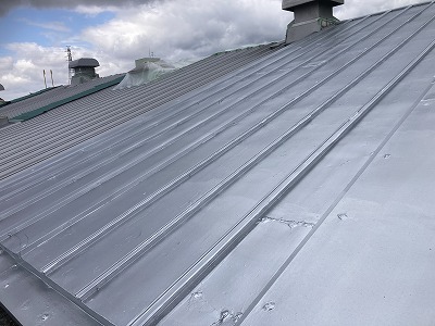 大和郡山市の工場にて瓦棒屋根の屋根塗装！コンクリート壁の塗装！