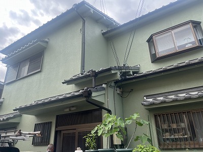 奈良市にて和風住宅の天井雨漏り！いったいどこから！？原因は屋根