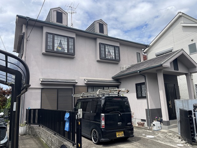 大和郡山市にて外壁色褪せひび割れの対策！現場調査！