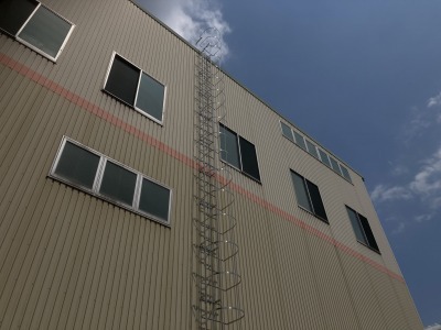 奈良市にて工場の雨漏りを防水工事！折板屋根塗装！