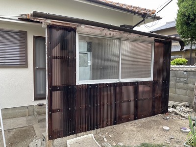 香芝市にて木製のテラス波板張り替え工事　フレーム木部の腐食