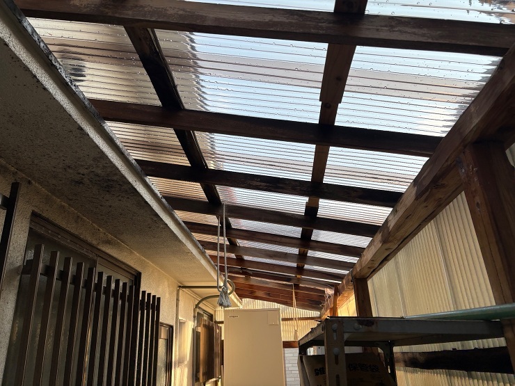 橿原市にて小屋の波板交換工事！強風で波板交換お悩みの方！是非弊社へ！