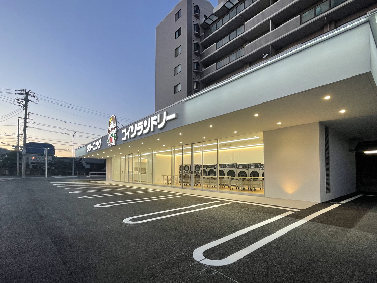 白王クリーニング広中新開店　設計・施工／イッコー建築事務所