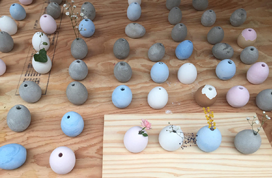 プロダクトデザイン セメント卵の一輪挿し