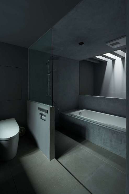 DARK HOUSE