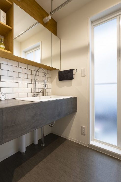 [after] モールテックス天板と医療用シンク、サブウェイタイル